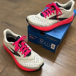 Brooks Hyperion Tempo women size 7.5 gently used
